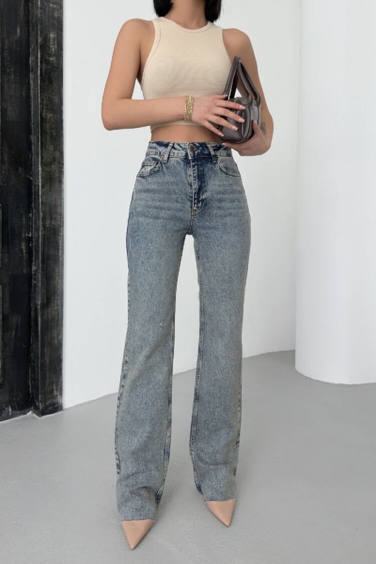 Cropped Leg Straight Fit Jeans