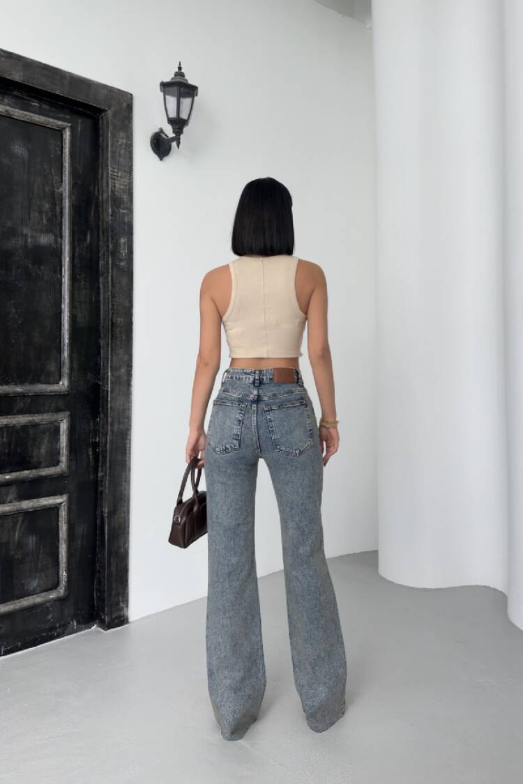 Cropped Leg Straight Fit Jeans