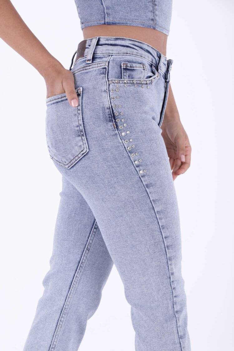 Mom Fit Jeans With Stones