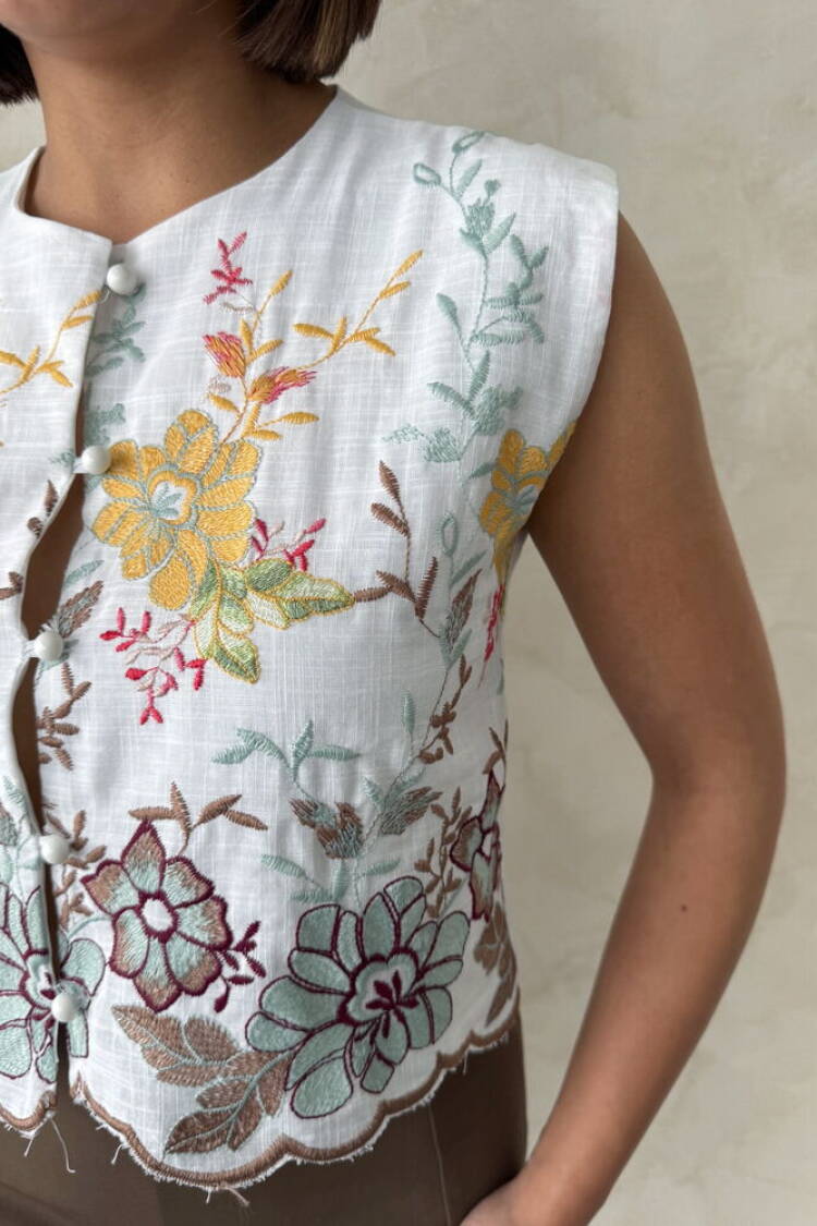 Embroidered Zero Sleeve Shirt - Brown