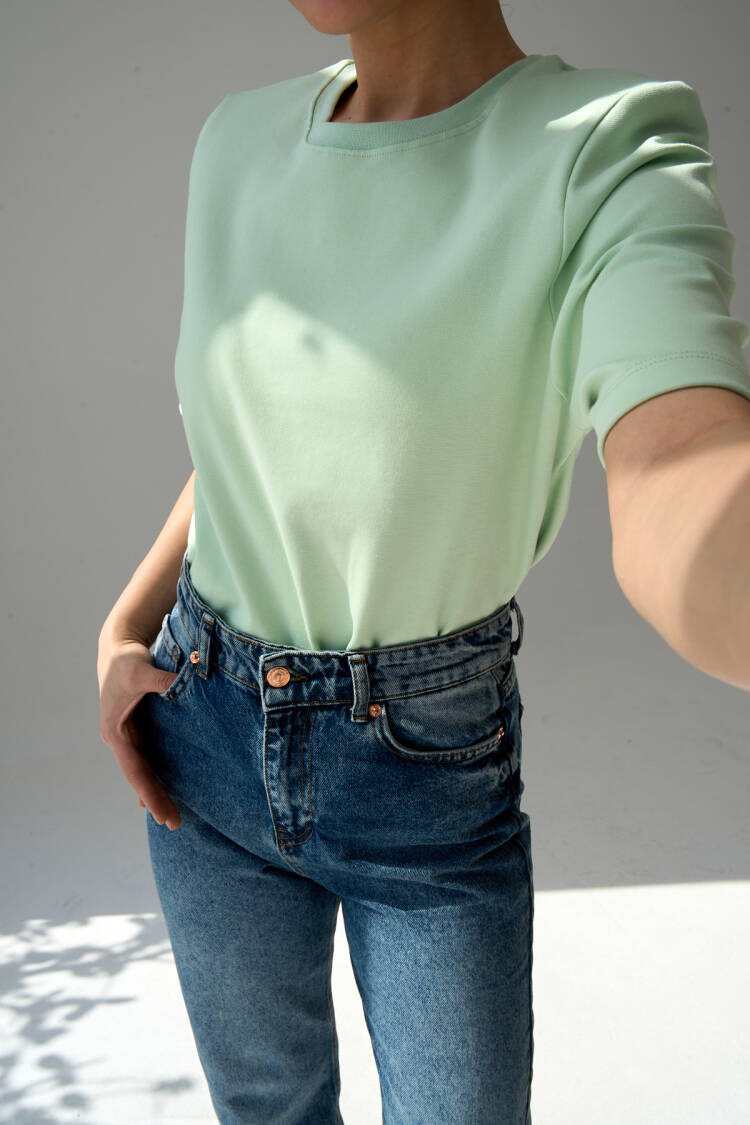 Short Sleeve T-Shirt - Light - Qustyle - Globality Store - Women Clothes Wholesale Turkey