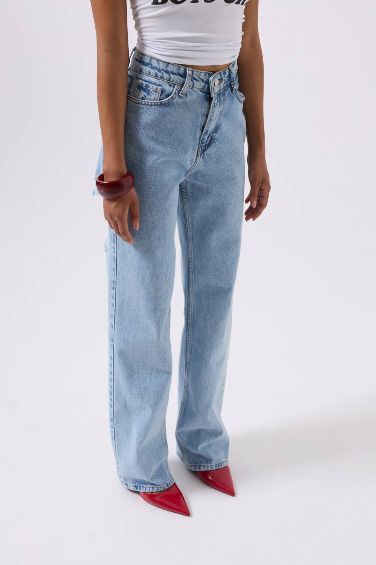 Back Laser Cut Loose Leg Jean