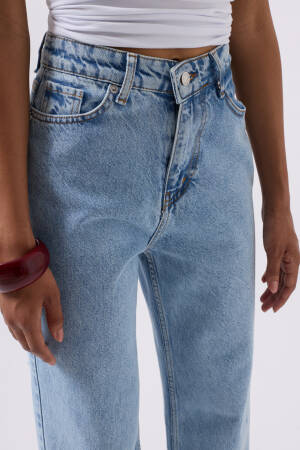Back Laser Cut Loose Leg Jean - Brand: Black Fashion - Women's Clothing Wholesale - Globality Store
