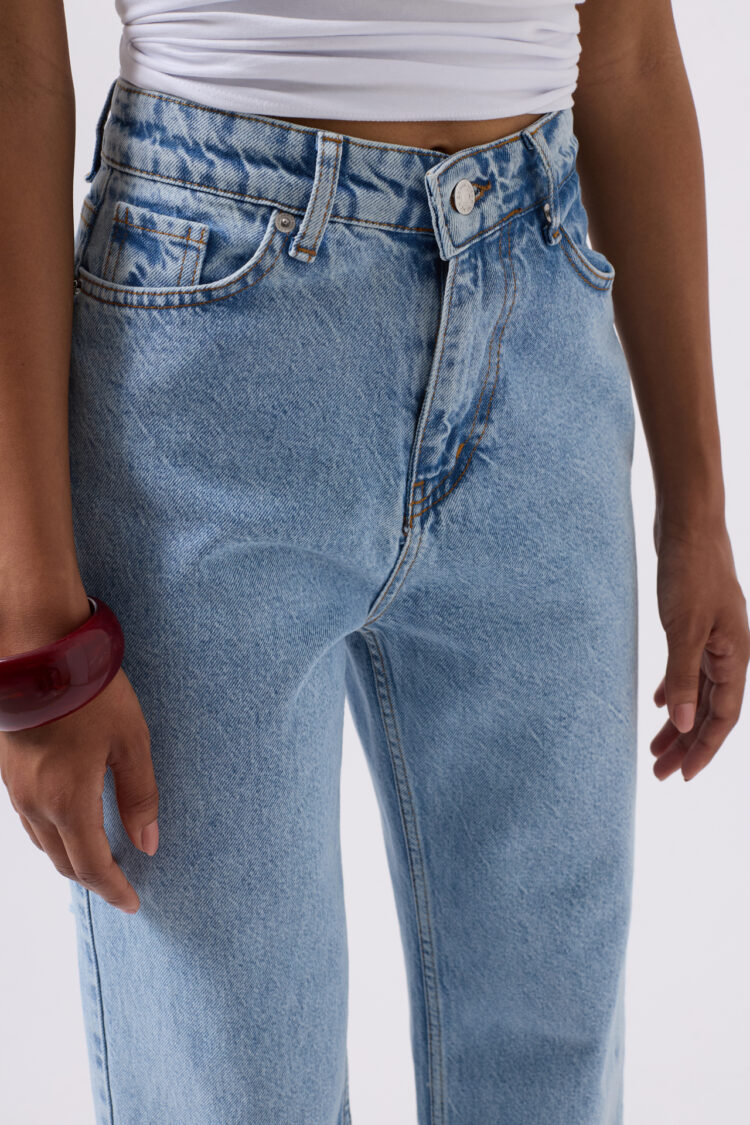Back Laser Cut Loose Leg Jean