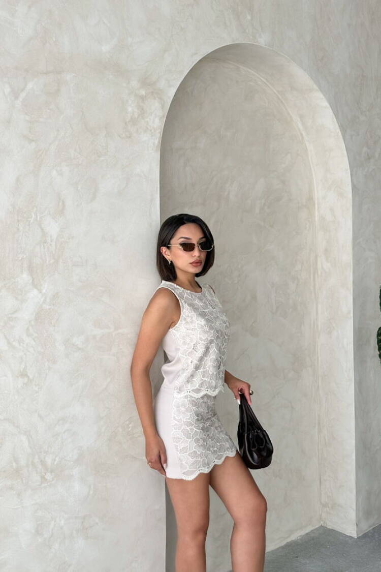 Lace Sleeveless Blouse - Powder