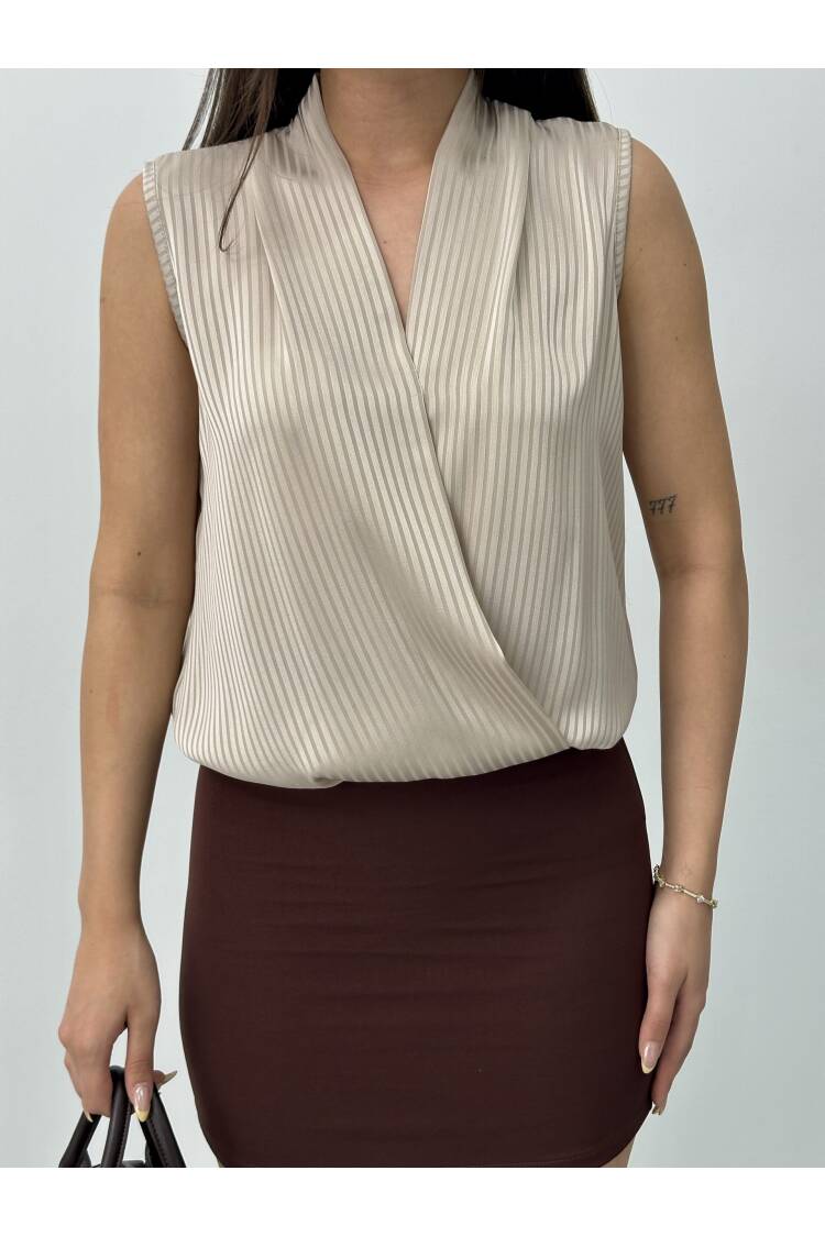 Double Breasted Zero Sleeve Blouse