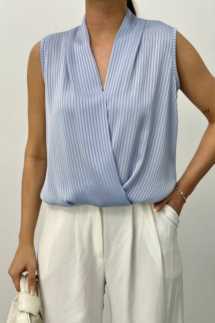 Double Breasted Zero Sleeve Blouse