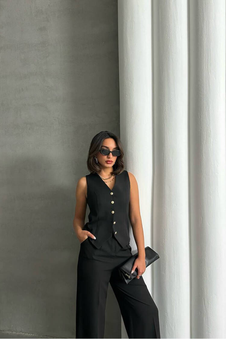 Zra Model Buttoned Vest