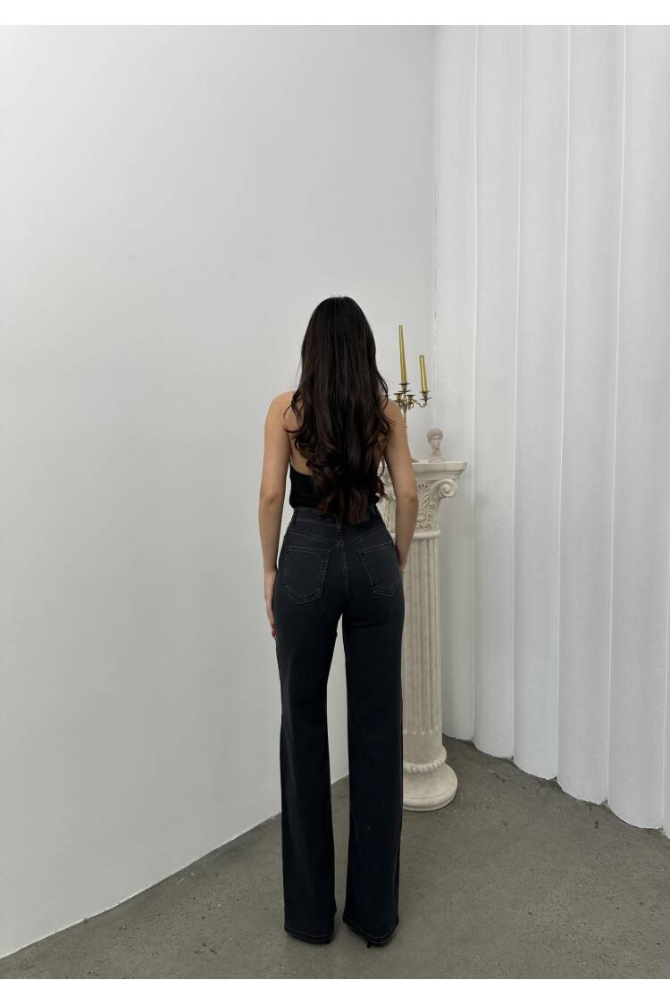 High Waist Pocket Stone Embroidery DetailedJeans