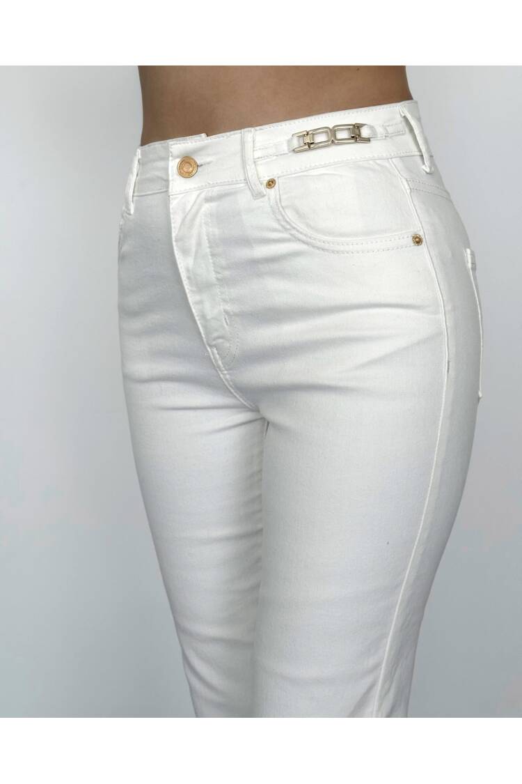 High Waist Belt Buckle Detailed Half Spanish LegJeans
