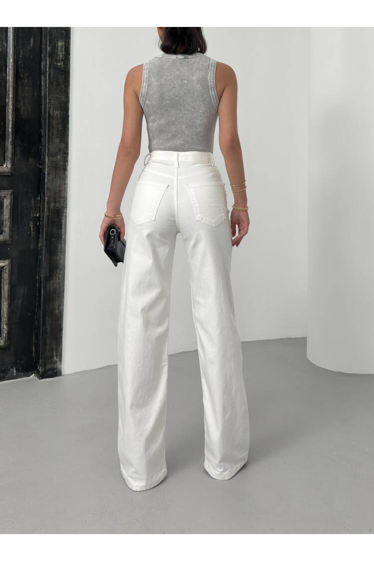 High Waist Pocket Front Pocket Stone Embroidery DetailedJeans