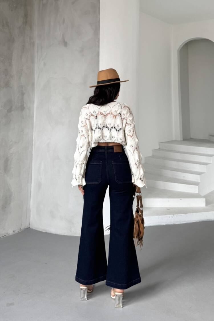 Front Pocket Detailed Jeans