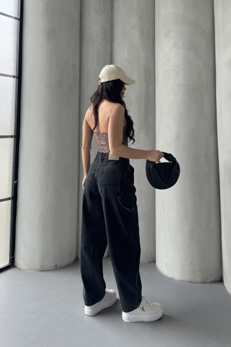 Baggy Jeans With Pencil