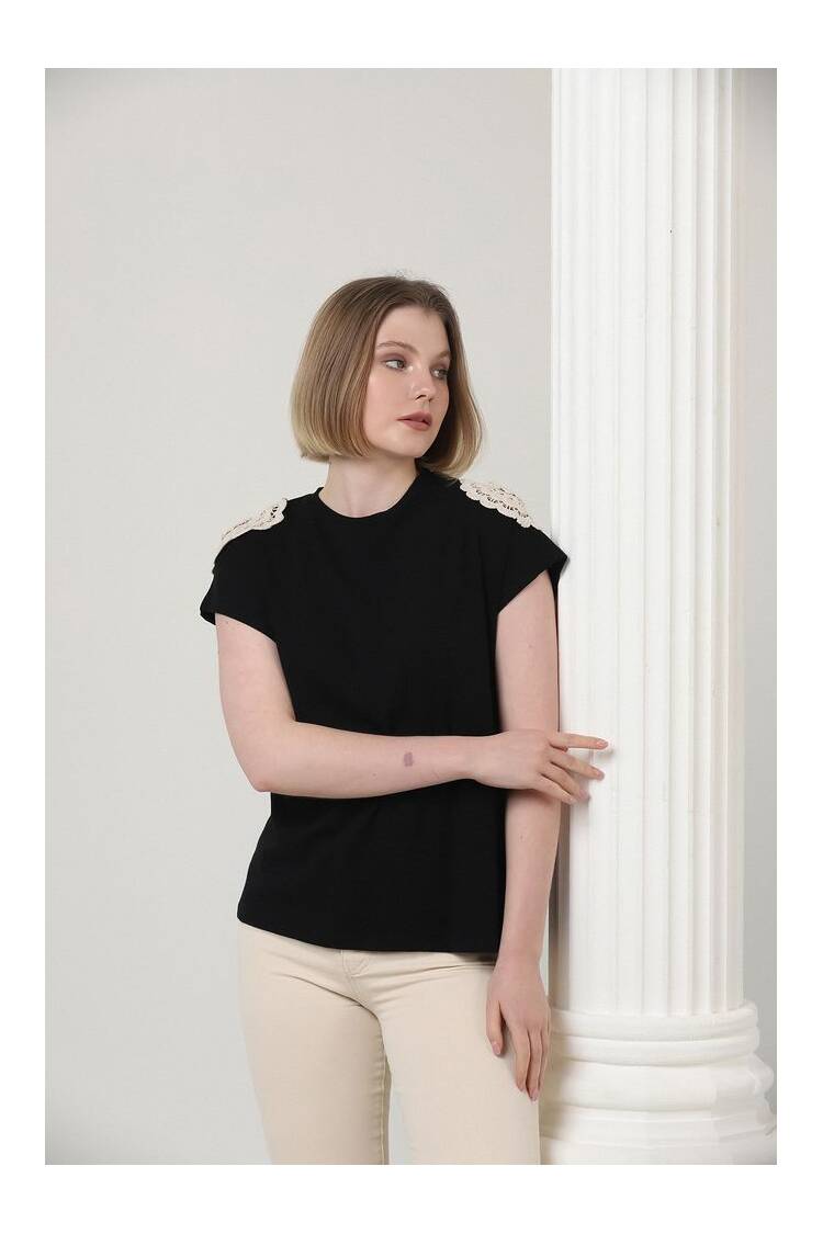 Shoulder Lace T-shirt