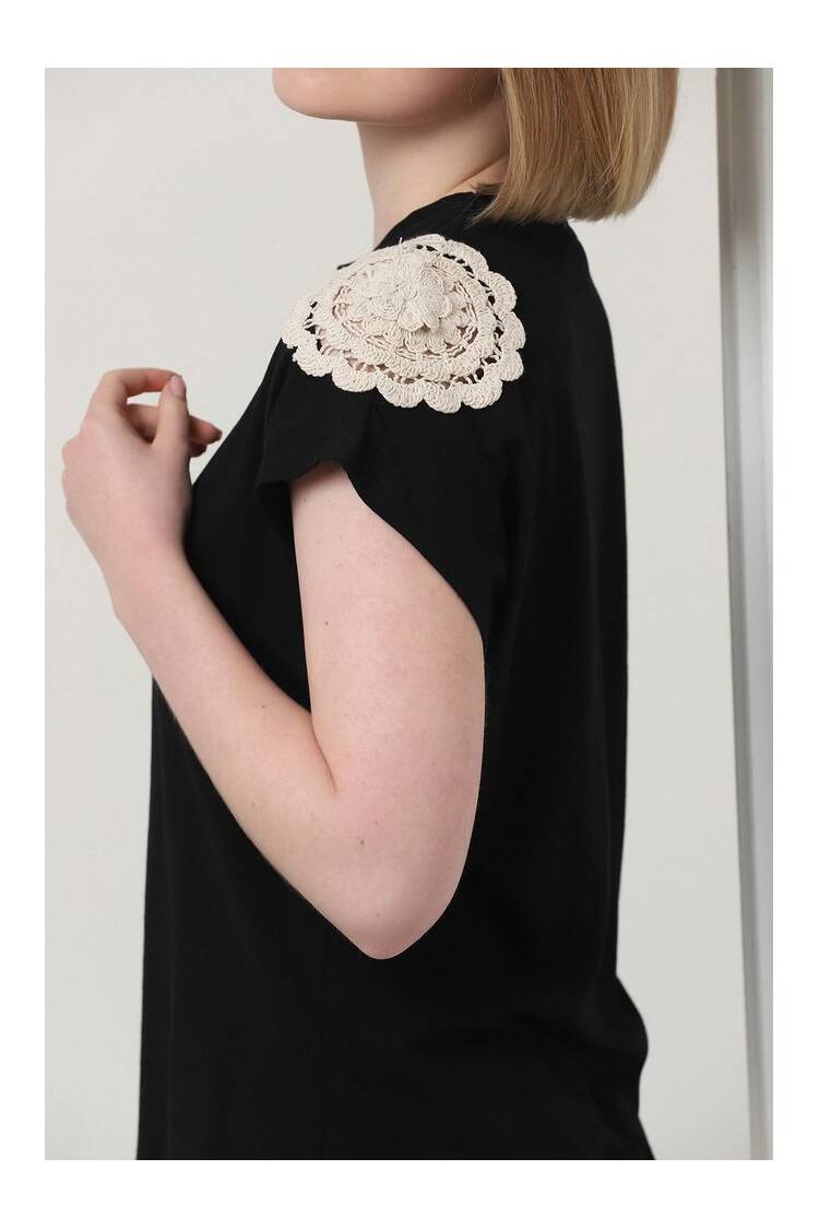 Shoulder Lace T-shirt