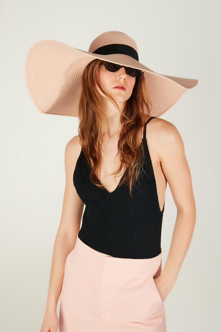 Wide Straw Hat With Belt