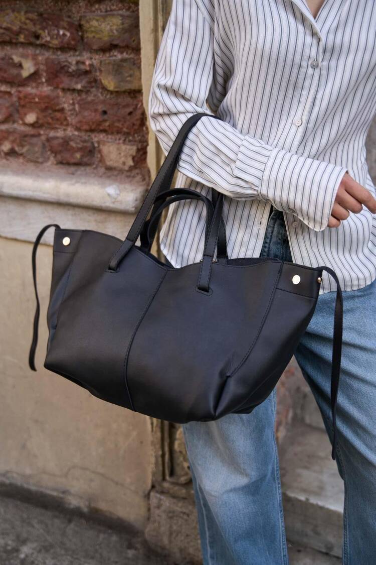 Leather Look Wallet Detailed Hand And Shoulder Bag