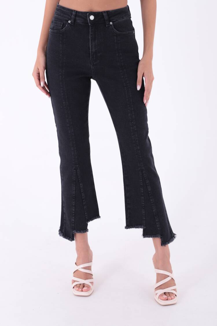 Tasseled Piece Jeans