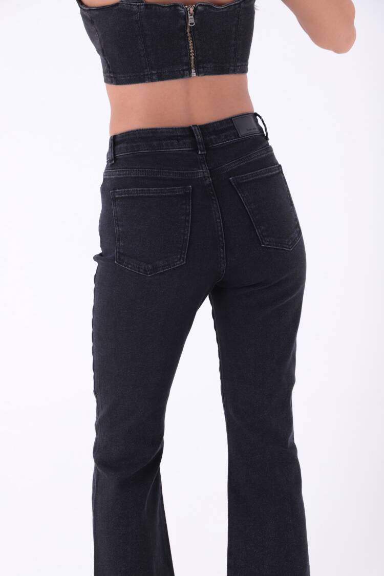 Tasseled Piece Jeans