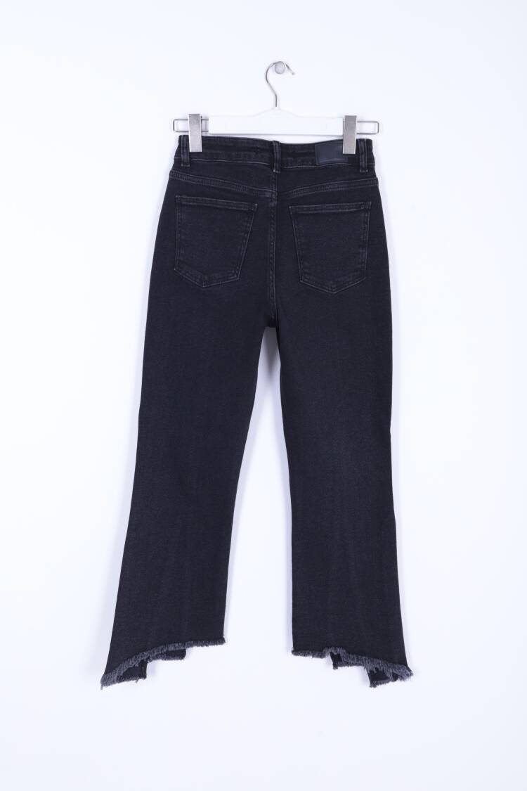 Tasseled Piece Jeans