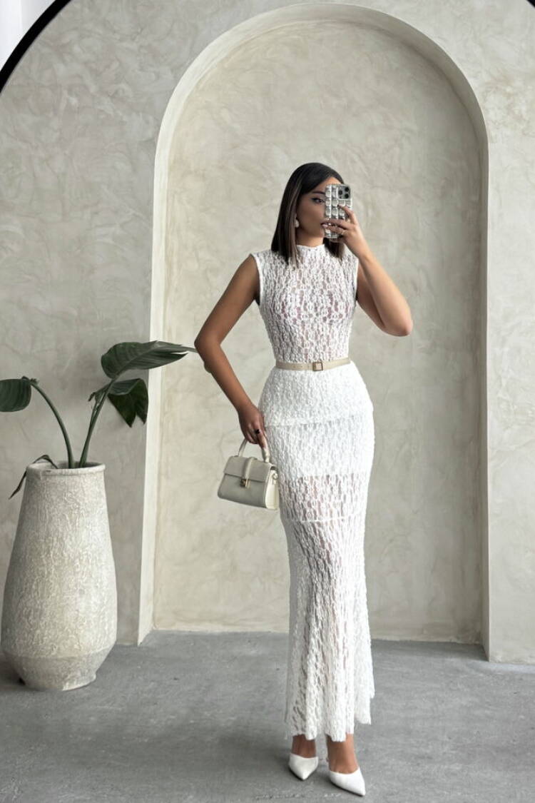 Zero Sleeve Lace Blouse