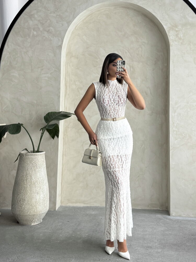 Zero Sleeve Lace Blouse