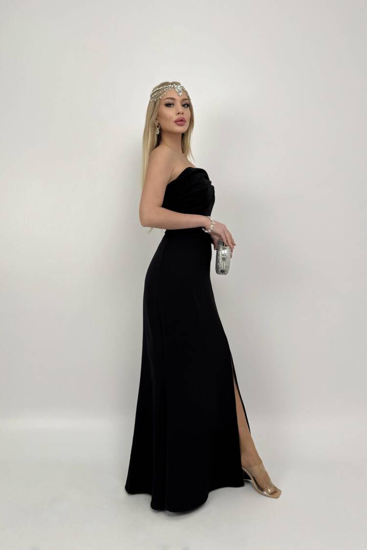 Dress With A Brooch On The Shoulder
