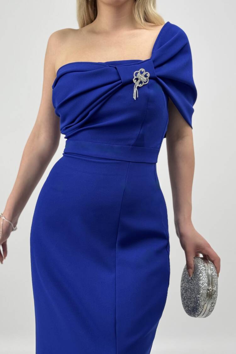 Dress With A Brooch On The Shoulder