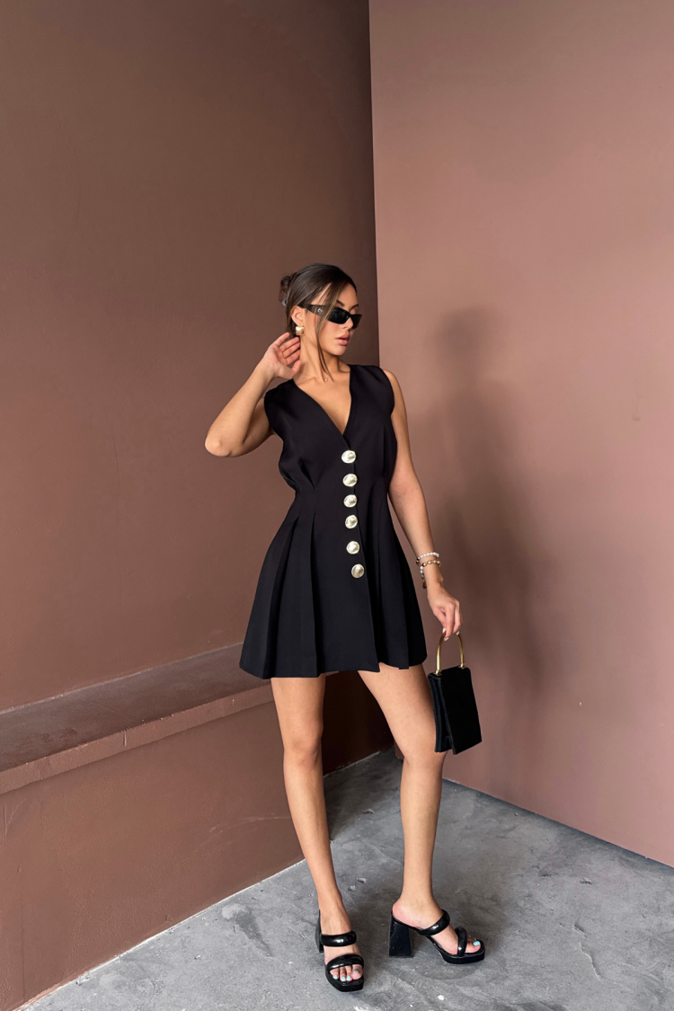 Sleeveless Gold Button Dress With Collar And Pleated Short