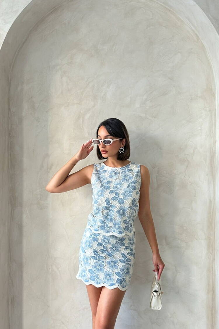 Lace Sleeveless Blouse