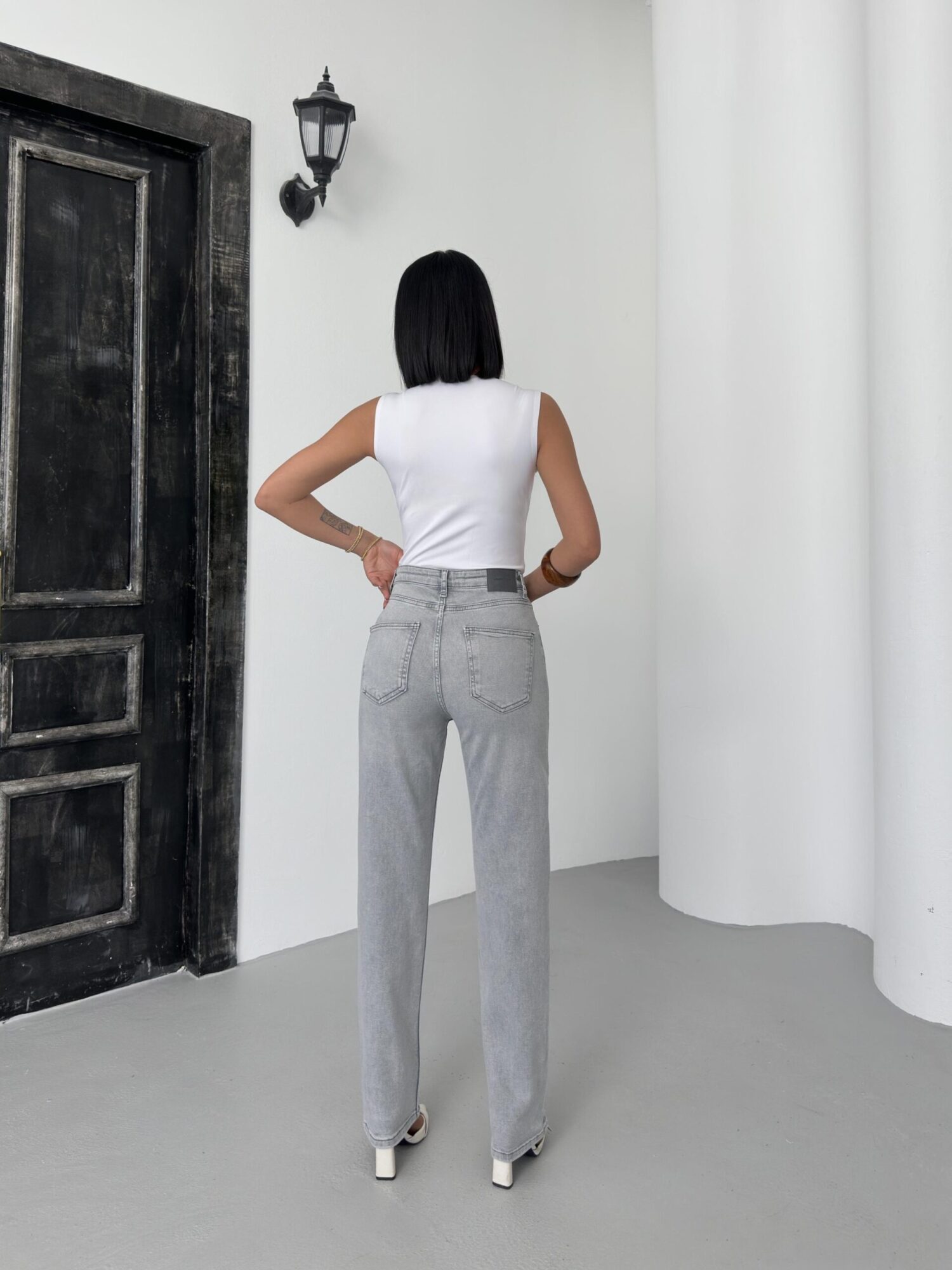 High Waist Pipe Cut Light Gray Jeans - Brand: LACARINO - Women's Clothing Wholesale - Globality Store