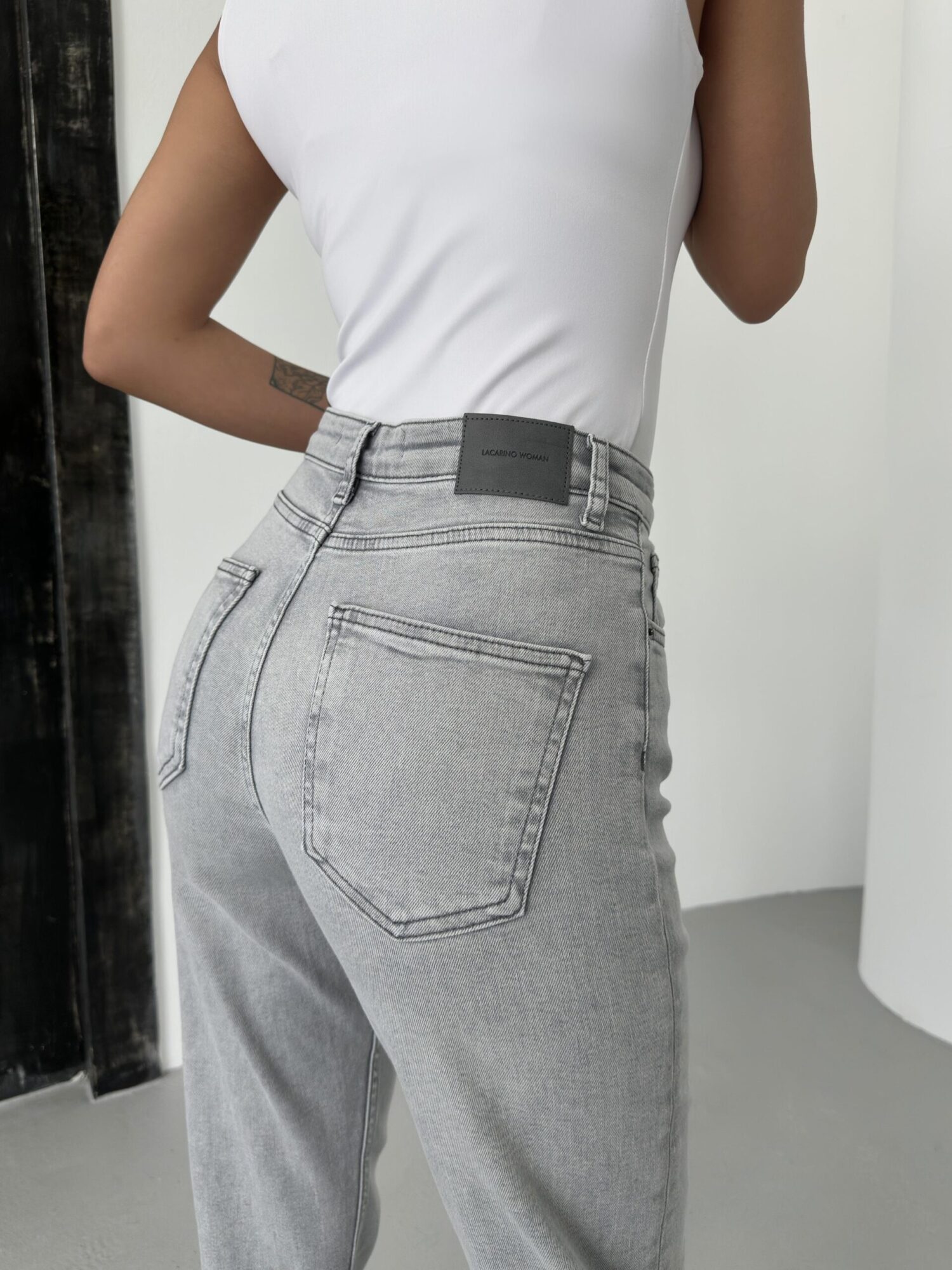 High Waist Pipe Cut Light Gray Jeans - Brand: LACARINO - Women's Clothing Wholesale - Globality Store