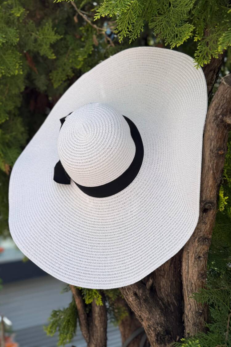 Wide Straw Hat With Belt