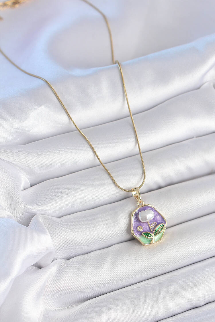 316l Steel Gold Color Chain Purple Flower Embroidered Pearl Detail Portrait Model Woman Necklace