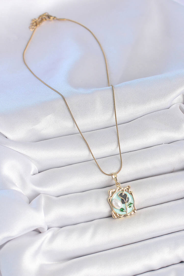 316l Steel Gold Color Chain Blue Enameled Flower Embroidered Pearl Detail Portrait Model Women Necklace