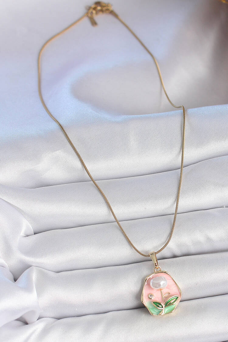 316l Steel Gold Color Chain Pink Flower Embroidered Pearl Detail Portrait Model Women Necklace