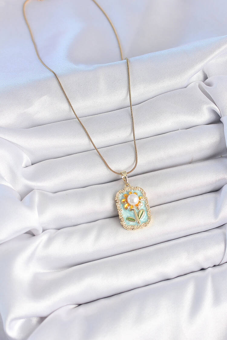 316l Steel Gold Color Chain Blue Enameled Pearl Chamomile Embroidered Portrait Model Women Necklace