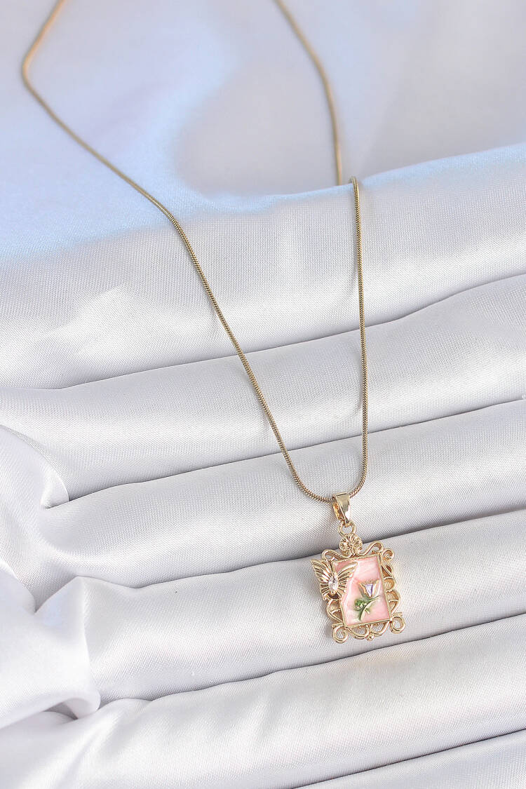 316l Steel Gold Color Chain Pink Enameled Flower Embroidered Zircon Stone Butterfly Detail Portrait Model Women Necklace