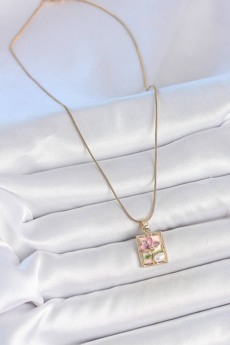 316l Steel Gold Color Pink Enameled Flower Embroidered Pearl Detail Portrait Model Women Necklace