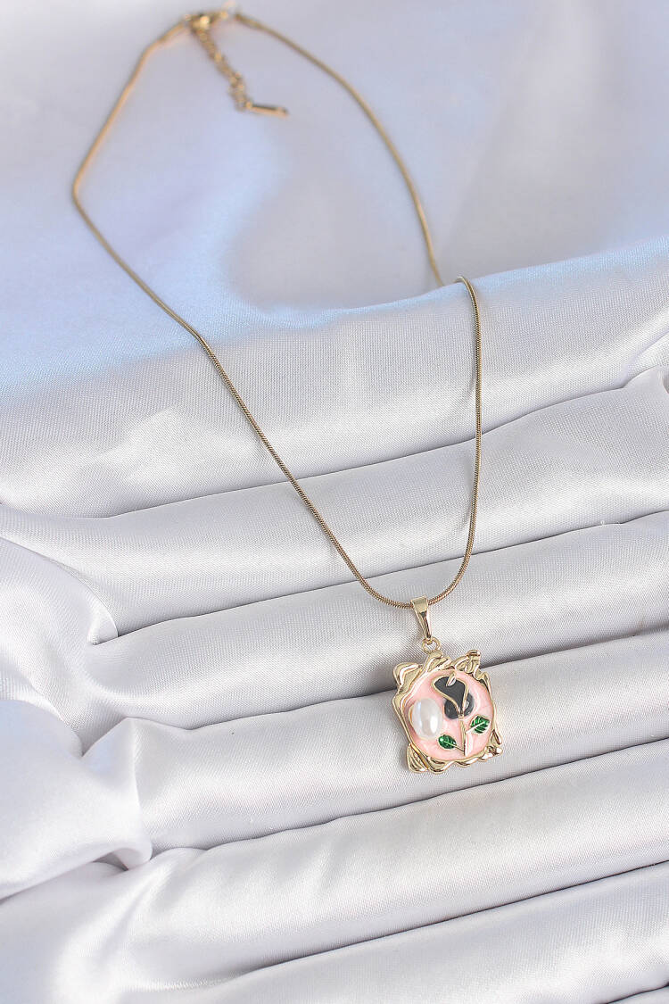 316l Steel Gold Color Chain Pink Enameled Flower Embroidered Pearl Detail Portrait Model Women Necklace