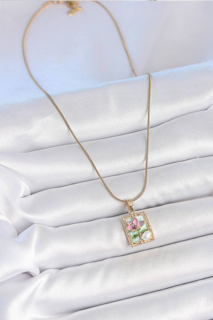 316l Steel Gold Color Chain Blue Enameled Flower Embroidered Pearl Detail Portrait Model Women Necklace