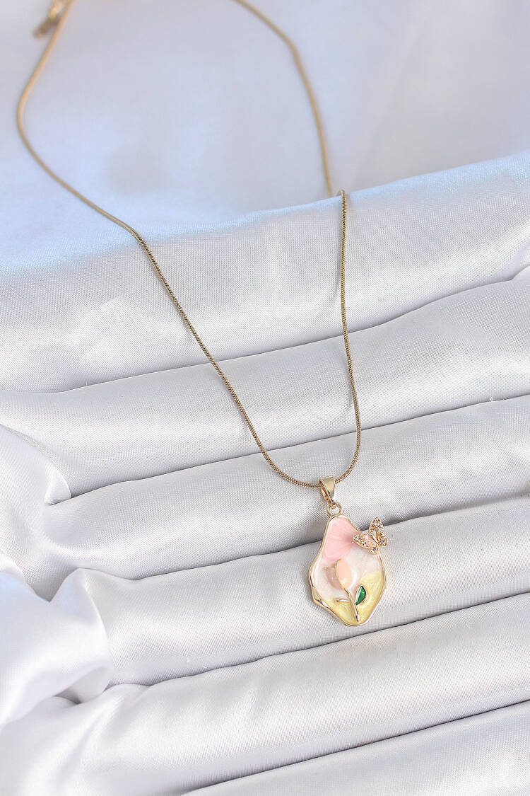 316l Steel Gold Color Chain Drop Mix Color Flower Embroidered Butterfly Detail Portrait Model Female Necklace