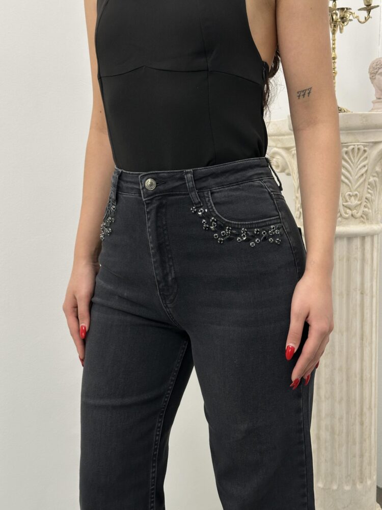 High Waist Pocket Stone Embroidery DetailedJeans