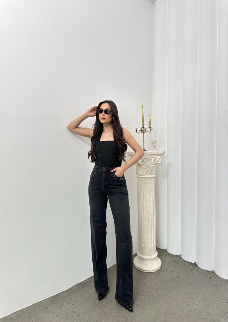 High Waist Pocket Stone Embroidery DetailedJeans