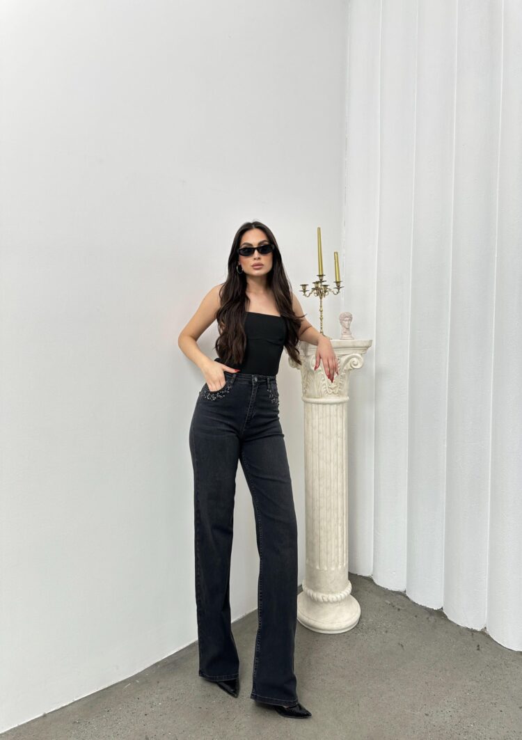 High Waist Pocket Stone Embroidery DetailedJeans