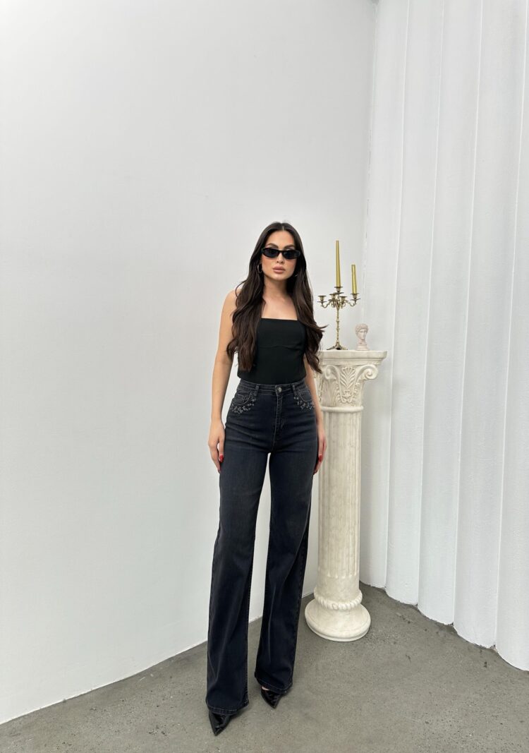High Waist Pocket Stone Embroidery DetailedJeans