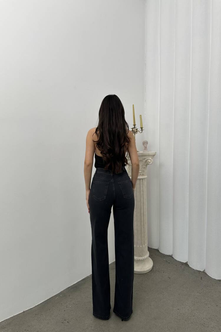 High Waist Pocket Stone Embroidery DetailedJeans