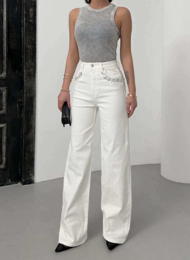 High Waist Pocket Front Pocket Stone Embroidery DetailedJeans