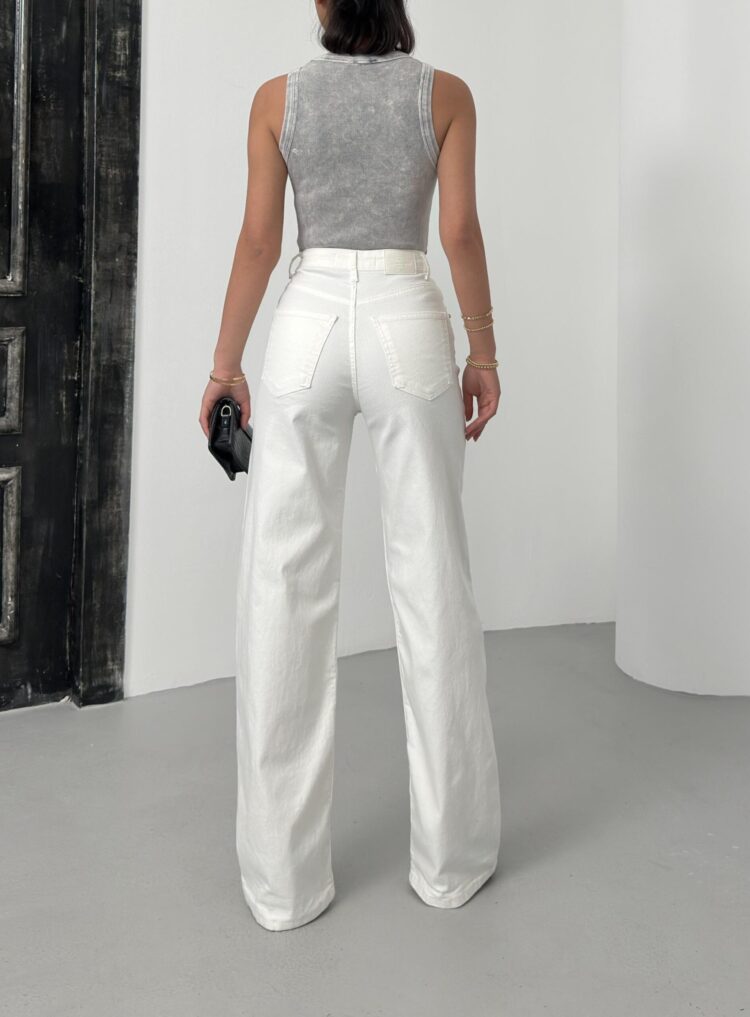High Waist Pocket Front Pocket Stone Embroidery DetailedJeans