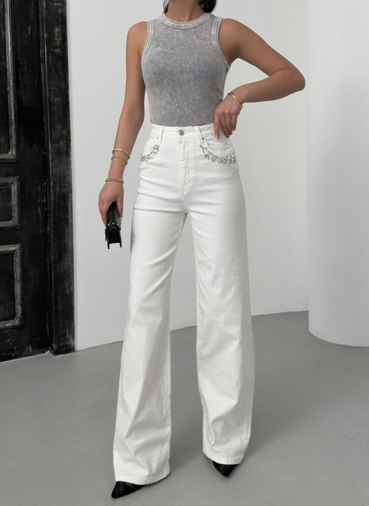 High Waist Pocket Front Pocket Stone Embroidery DetailedJeans